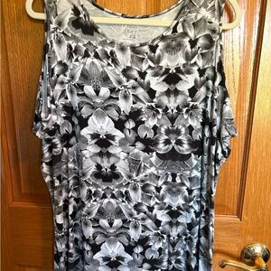 Ruff Hewn Black and Gray Floral Blouse